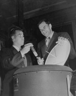 Stan Thompson and Glenn Seaborg in 1948